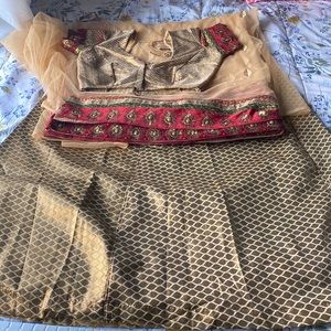 3 pic Indian Saree very nice with a good quality blouse and skirt are included